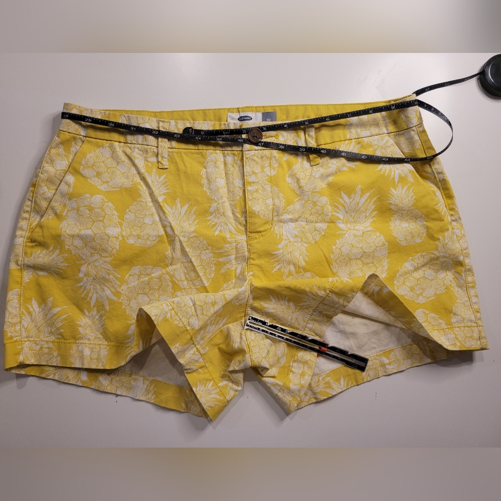 Yellow pineapple print shorts size 1p